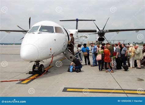 people    plane editorial photo image  aircraft