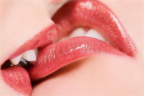 1280x720px free download hd wallpaper pink lipstick kissing