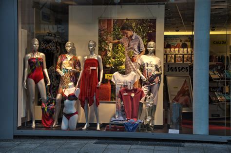 tips  creating winning glass window displays