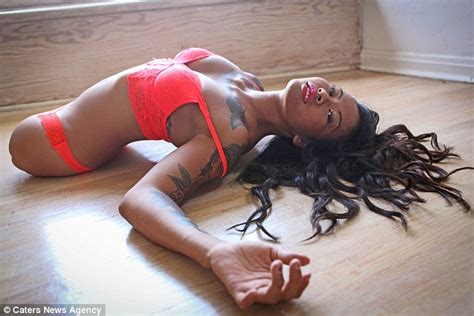 Kanya Sesser Born Without Legs Makes A Living As A