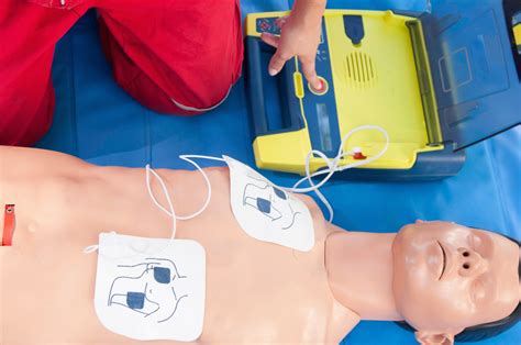 formation utilisation dun defibrillateur alpha secourisme