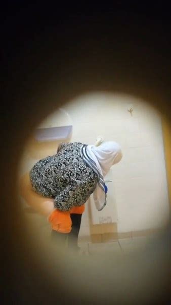 Pee Hijab Tumbex