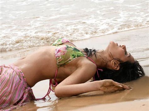indian girls posing naked on camera at indian paradise