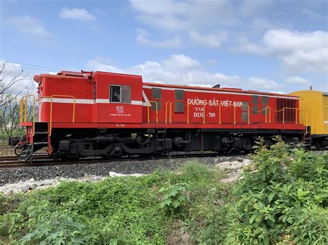 vietnam railways india locomotive diesel locomotive works flickr