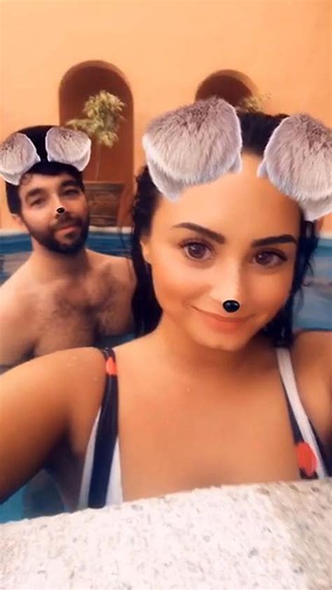 sexy demi lovato showed deep cleavage in bikini — private photos scandal planet