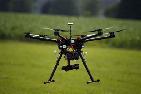 faa  require  drones   registered  marked