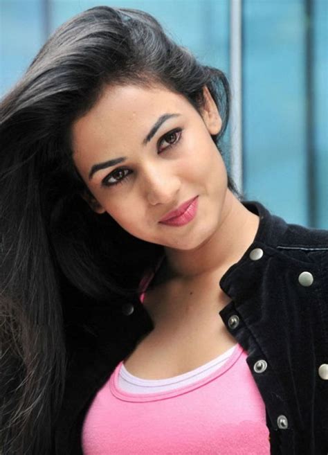 uneedallinside sonal chauhan images hot wallpapers hot stills latest images