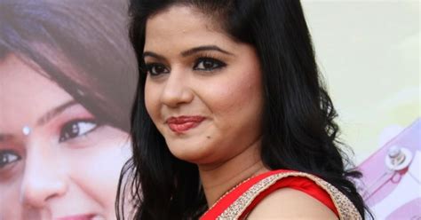 indian hot actress actress preethi das hot navel exposing