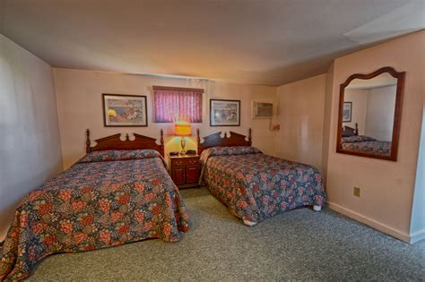 motel rooms efficiencies  garrison motel suites  cottages