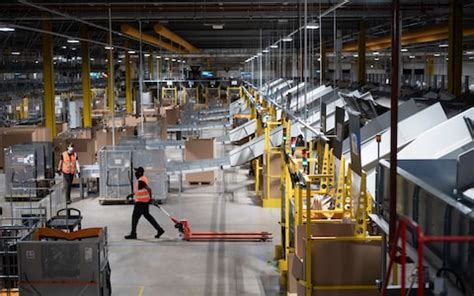 amazons  uk warehouse    commerce giant gears    blow  christmas