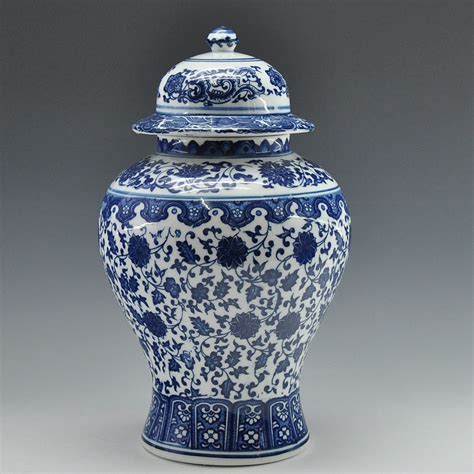 shipping chinese antique qing qianlong mark blue  white ceramic porcelain vase ginger