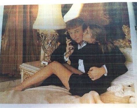 Pose Pose Tak Wajar Donald Trump Dan Putrinya Ketika