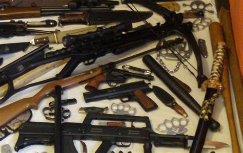 weaponcollector s knuckle duster and weapon blog huge weapon collection