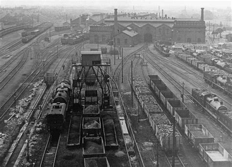 images  train yards  facilities  pinterest turntable track  engine
