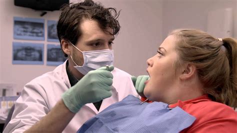 tandarts komt een man bij de dokter youtube