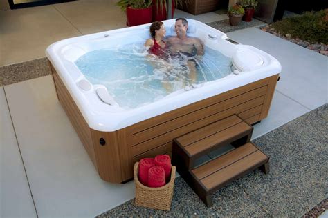 Sovereign 6 Person Hot Tub Ultra Modern Pool And Patio