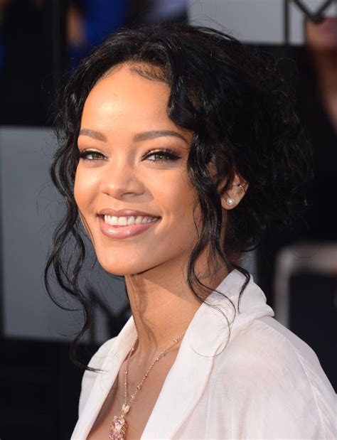 rihanna ordered to remove nude pictures from instagram