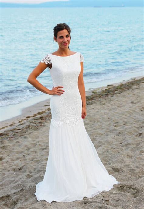 Beautiful Beach Wedding Dress Round Neck Backless Floor