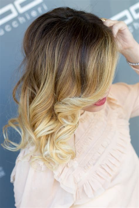 No ai lavaggi con acqua calda. Capelli estate 2017: illuminare la chioma con il degradÃ¨ biondo