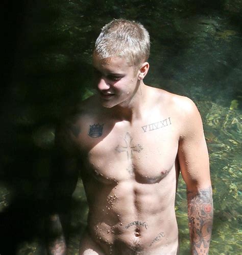 omg he s naked justin bieber skinny dipping in hawaii omg blog [the original since 2003]
