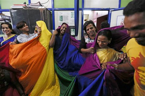 inde la cour suprême va réexaminer la loi pénalisant l homosexualité asie and océanie