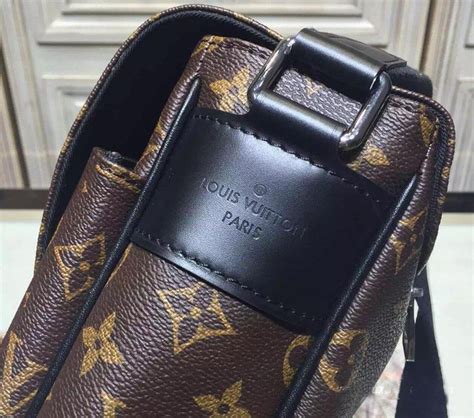 Louis Vuitton Men S Handbags And Purses With