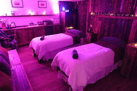 luxury spa treatments  couples lush