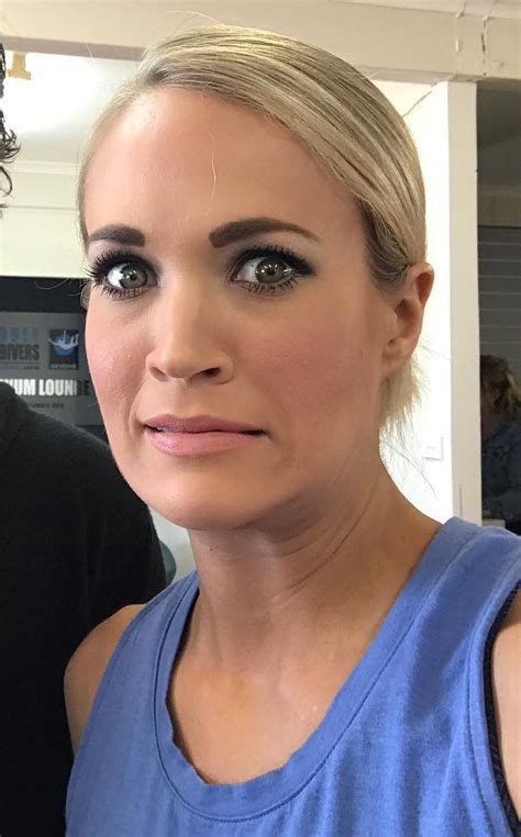 Sexy Carrie Underwood Selfies From Down Under Celeblr