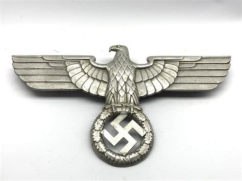 reich nazi germany cast metal insignia eagle  spread wings  wreath af swastika