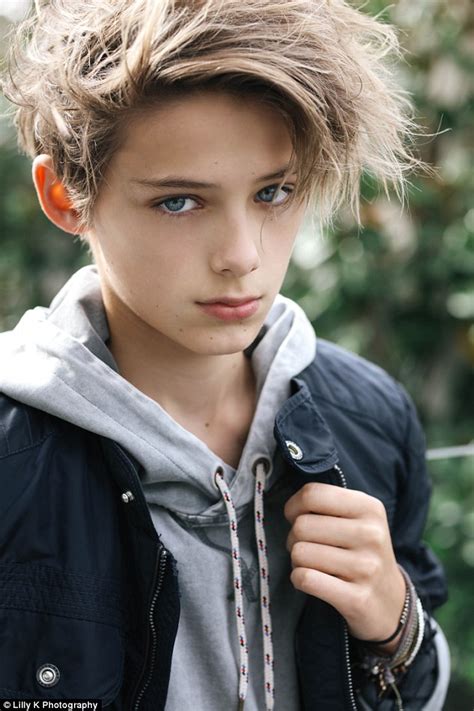 tiene 12 años y es considerado el niño más guapo del mundo fotos difundir