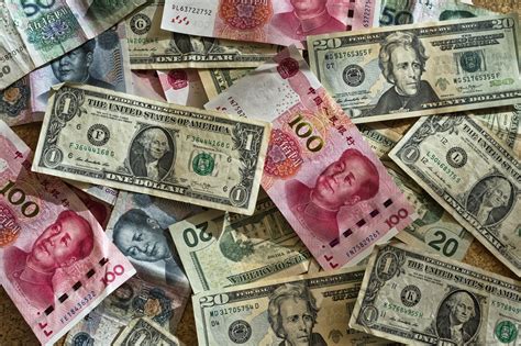 examiner la menace du yuan digital examining  digital yuan threat le tote bag