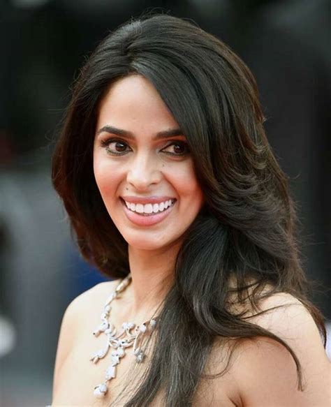 mallika sherawat tear gassed and beaten up by masked intruders outside