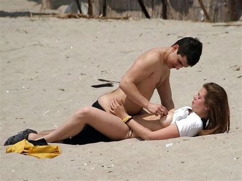 海外のヌーディストビーチでsexしてるカップル多すぎだろ・・ 世界の美少女ヌード