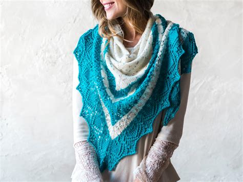ways  wear  triangular knit shawl craftsy