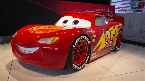 Ka Chow Pixar Brings A Life Sized Lightning Mcqueen To Detroit Cnet