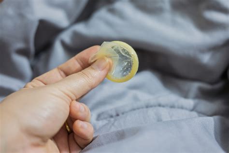 know which is the best condoms to use and facts for using it