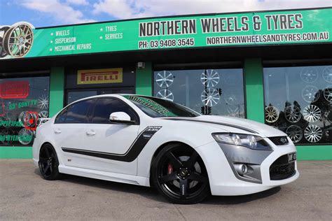 ford falcon fpv fg gt white simmons fr  wheel front