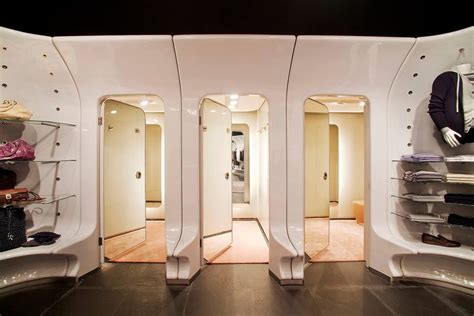 sybarite architects stefanel womenswear retail luxury fashion fitting room store interiors