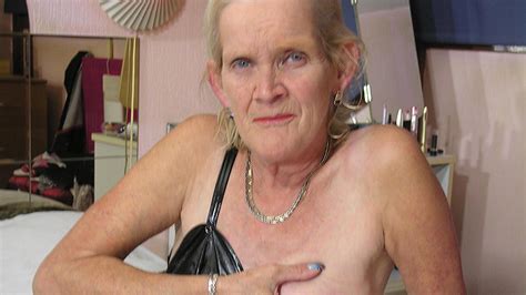 Horny Dutch Mature Slut Showing Her Soaking Wet Cunt Tubedupe