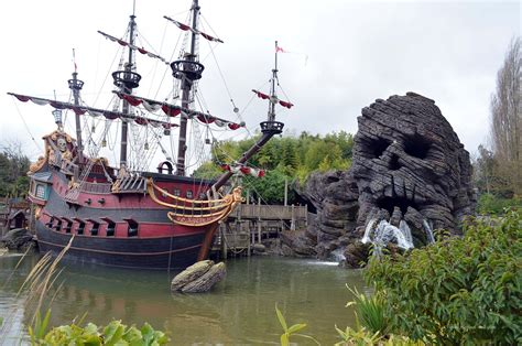 piratenschiff mit totenkopf die weltenbummler