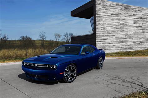 dodge challenger sxt delivers sporty performance  busting  budget  news wheel