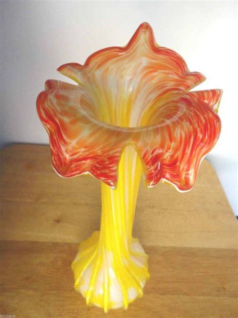 Elegant Murano Cased Blown Glass Flower Vase Yellow White
