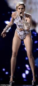Amas 2013 Miley Cyrus Dons Skintight Bikini To Perform With Giant Cat