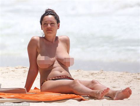 Kelly Brook Goes Topless As She Soaks Up The Sun In Mexico