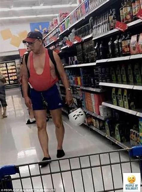 Walmart Shoppers Capture The Weirdest Behaviour Daily Mail Online