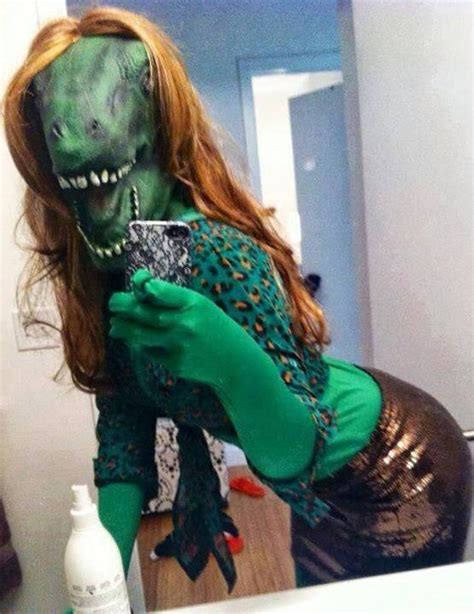 obviously i am into this dino girl mirror selfie geekologie