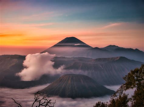 destinasi wisata pegunungan  indonesia  wajib dikunjungi
