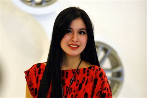 Masih Single Sandra Dewi Ingin Puas Jalan Jalan Republika Online