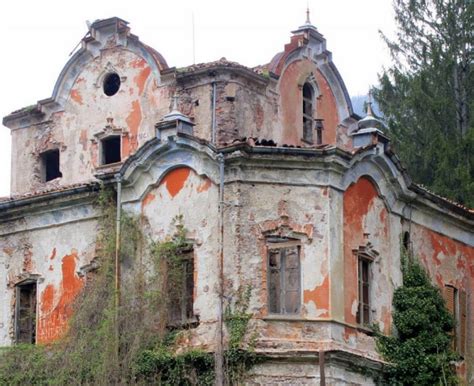 history  villa de vecchi   haunted house  italy