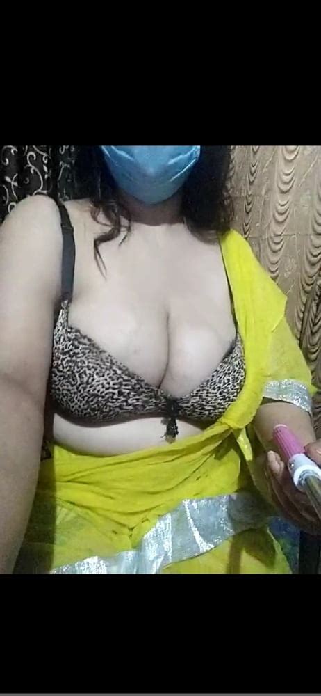 Indian Aunty Showing Big Boobs Video Comming Soon 11